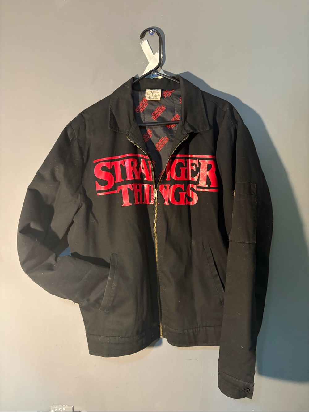 🔥 💵 3 for 20! 😮 
Black 'Stranger Things' Logo Zip-Up Jacket
